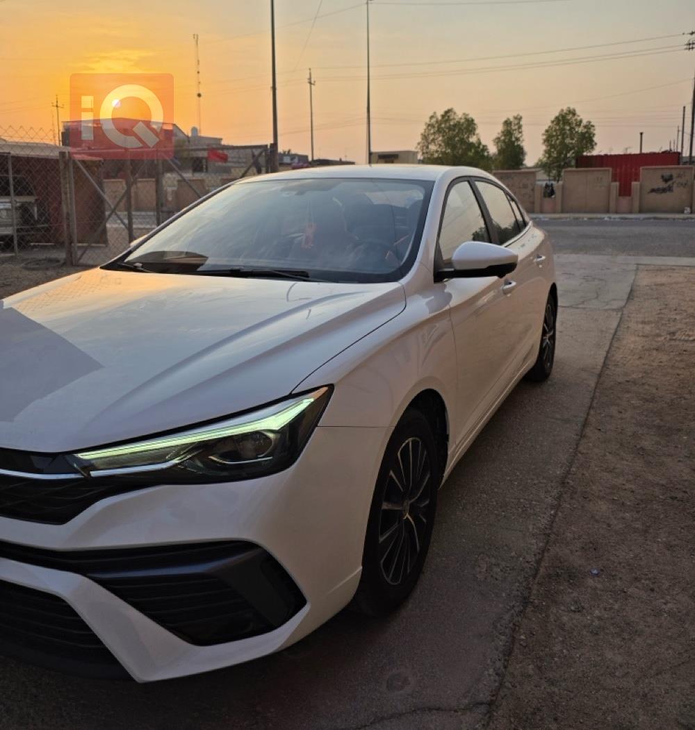 ئێم جی 5 پڵەس